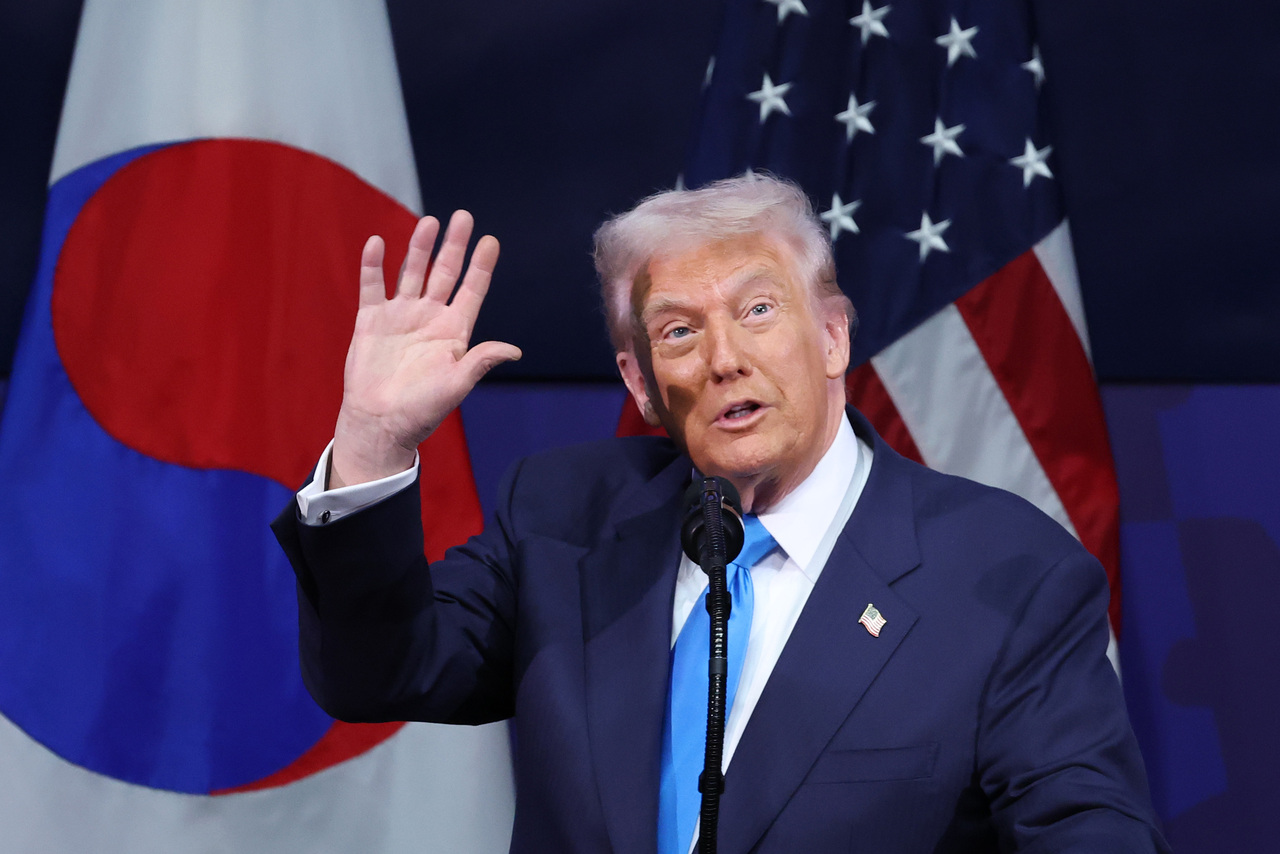 <p>Доналд Тръмп на посещение в Южна Корея.</p>