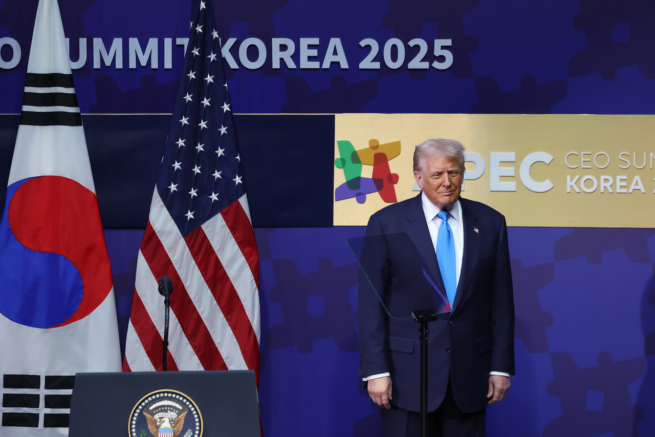 <p>Доналд Тръмп на посещение в Южна Корея.</p>