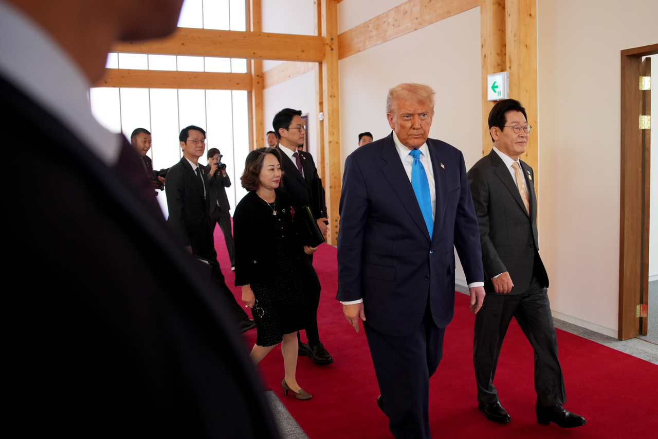 <p>Доналд Тръмп на посещение в Южна Корея.</p>