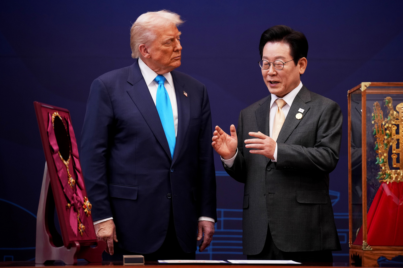 <p>Доналд Тръмп на посещение в Южна Корея.</p>