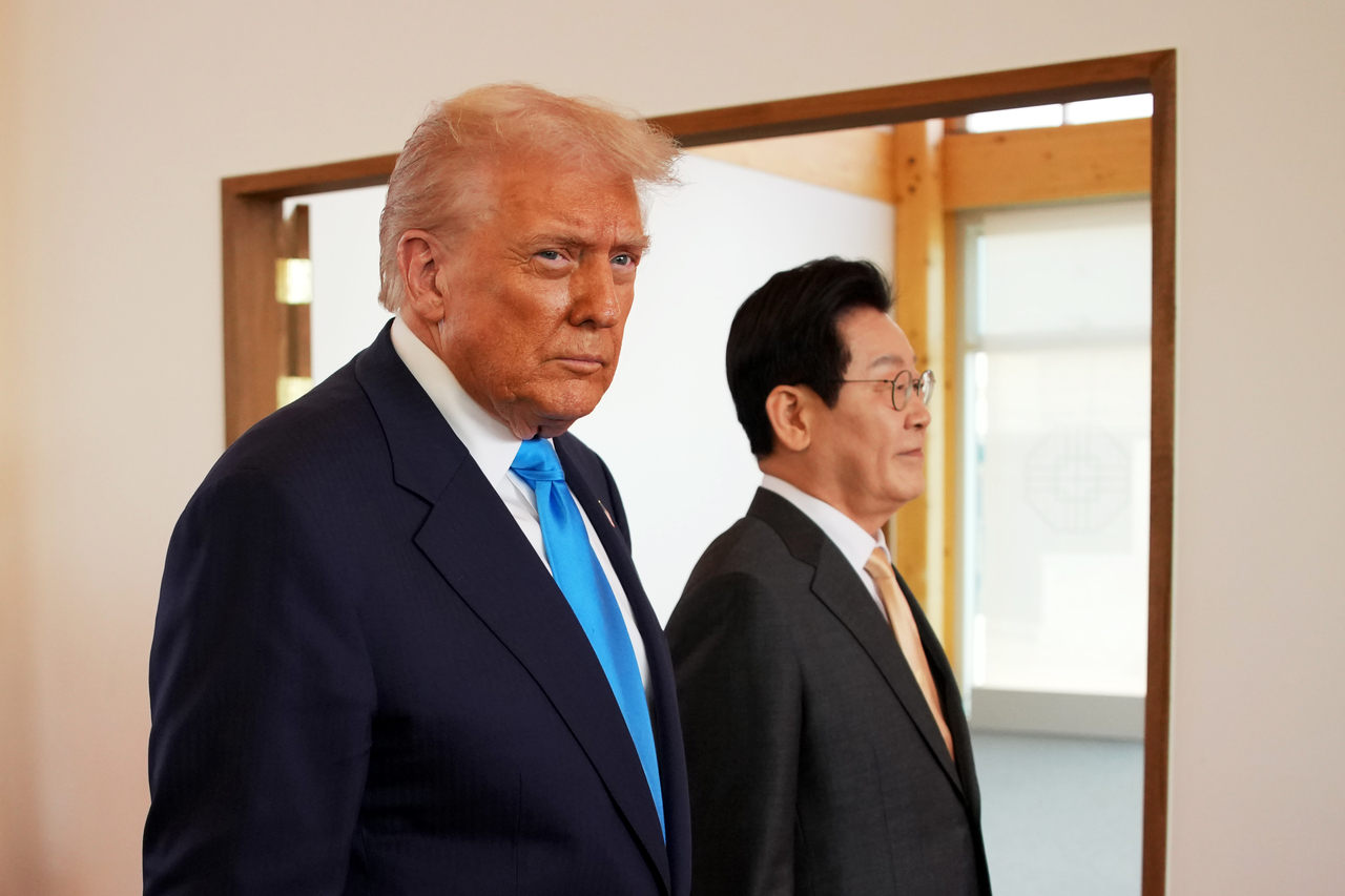 <p>Доналд Тръмп на посещение в Южна Корея.</p>