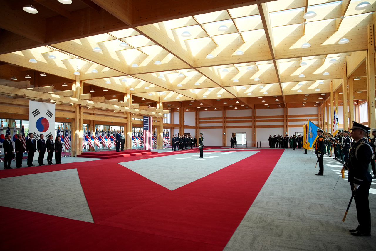 <p>Доналд Тръмп на посещение в Южна Корея.</p>