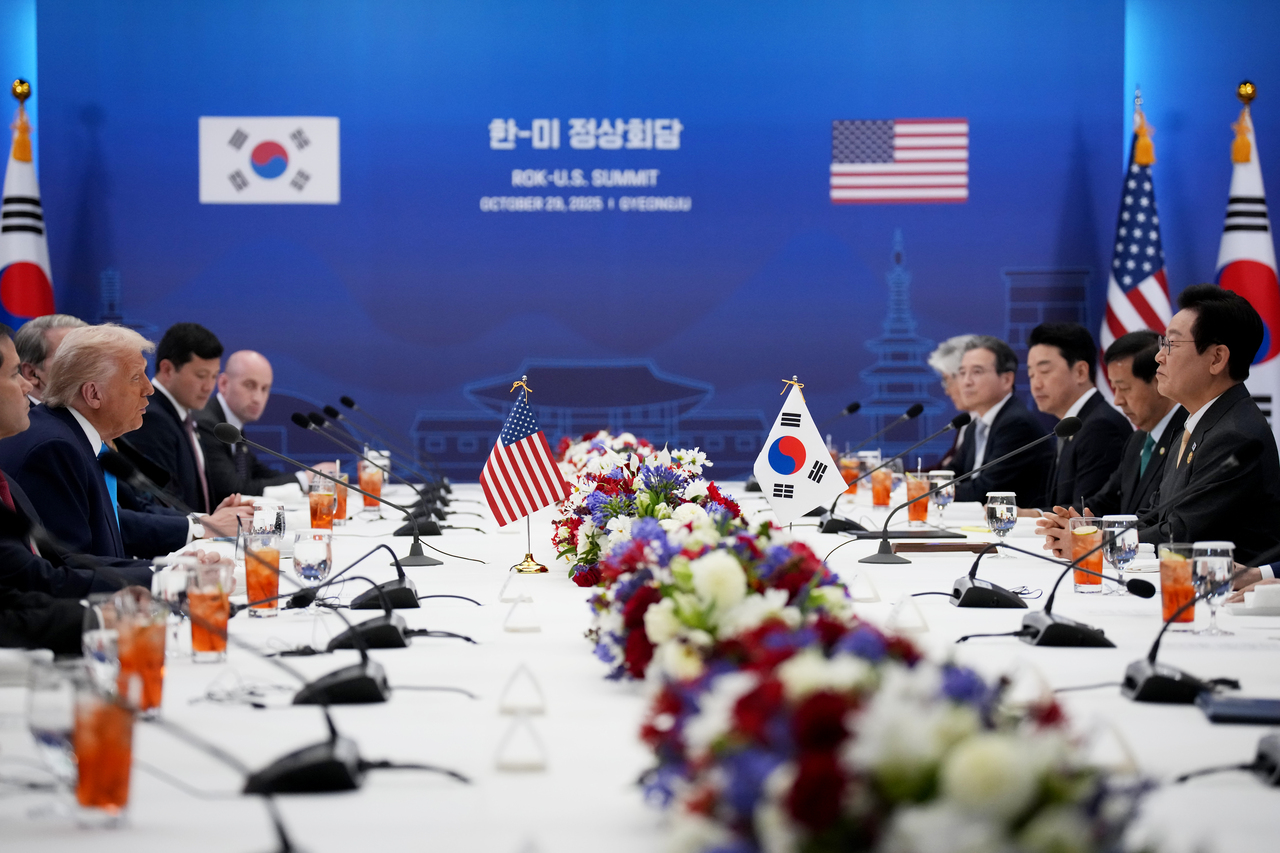 <p>Доналд Тръмп на посещение в Южна Корея.</p>