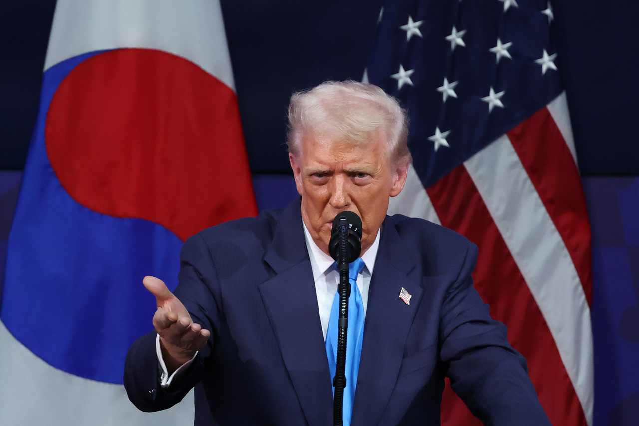 <p>Доналд Тръмп на посещение в Южна Корея.</p>