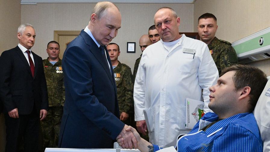 Владимир Путин с ранени руски войници от фронта в Украйна