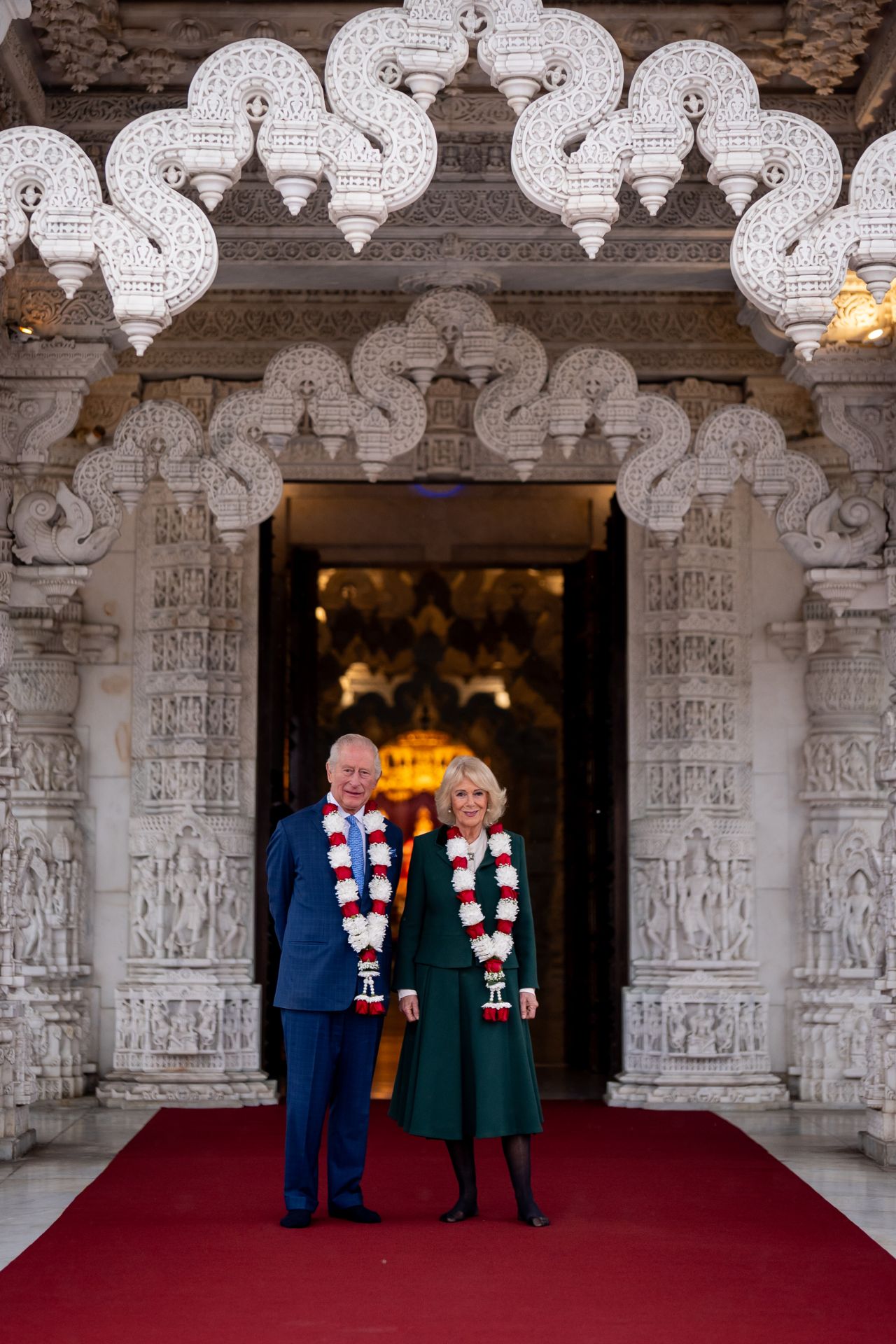 <p>Крал Чарлз III и кралица Камила внесоха кралски блясък в един от най-впечатляващите хиндуистки храмове в Лондон. Поводът &ndash; 30 години от създаването на това духовно средище, известно със своята архитектура и колорит.</p>