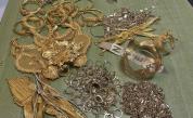 Задържаха златни накити за над 220 000 лв., укрити в кофа с кисело мляко на