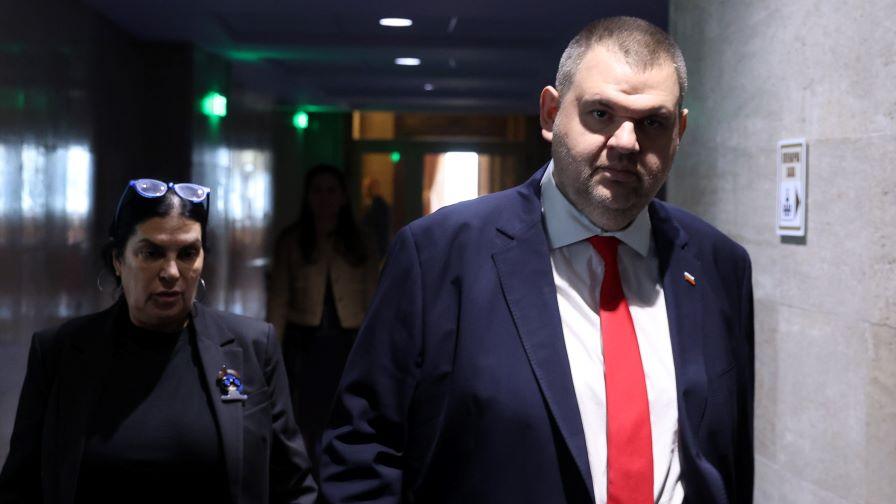 <p>Пеевски за изборите в Пазарджик: Всичко е било пърформанс</p>