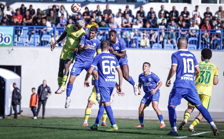 Клуб от Mr Bit Втора лига привлече жената на Стойко Сакалиев