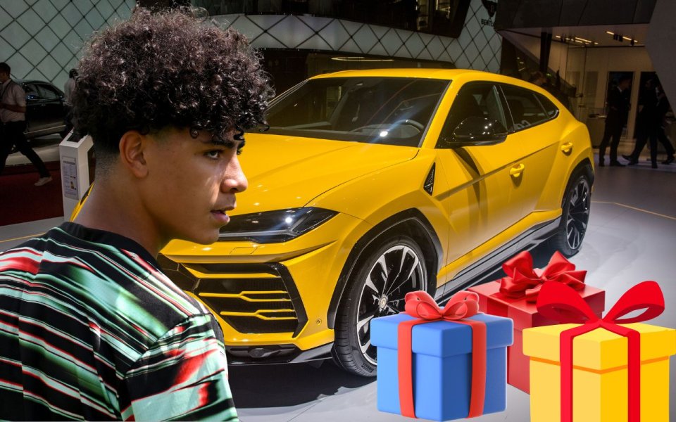 Кристиано Роналдо-младши се похвали с уникален подарък