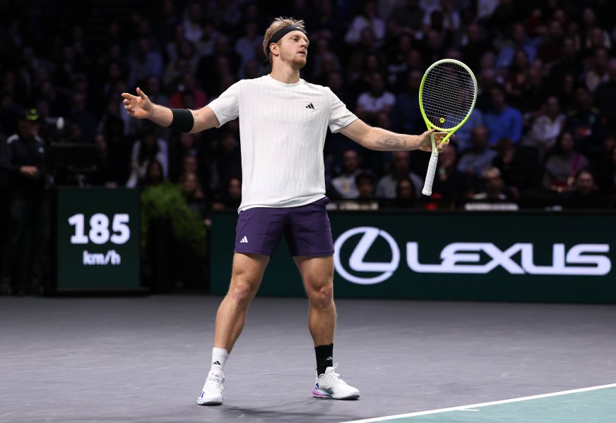 Алехандро Давидович Фокина Александър Зверев1