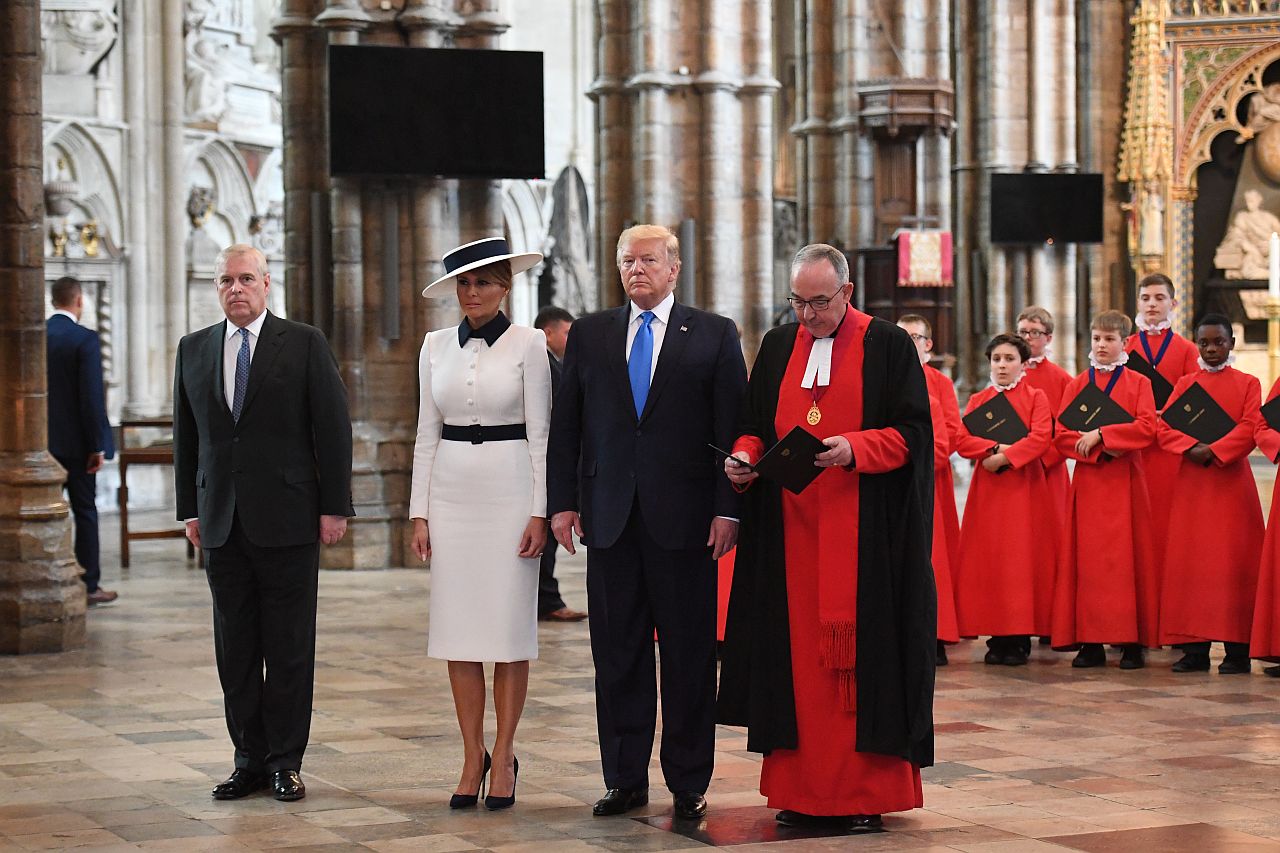 <p>Принц Андрю с президентът на САЩ Доналд Тръмп и първата дама Мелания по време на първото им посещение във Великобритания през 2019 г.</p>
