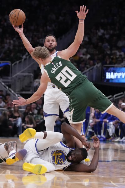 Милуоки Бъкс Голдън Стейт Уориърс1