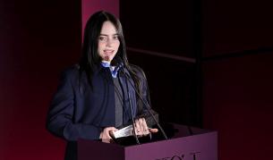„Раздайте парите си“: Били Айлиш отправи силно послание към милиардерите