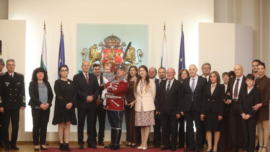 Радев удостои с Почетния знак на президента дейци на културата