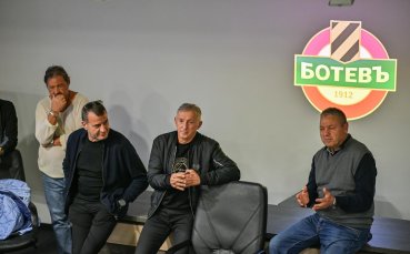 Легенди на Ботев Пд с послание към футболистите преди градското дерби