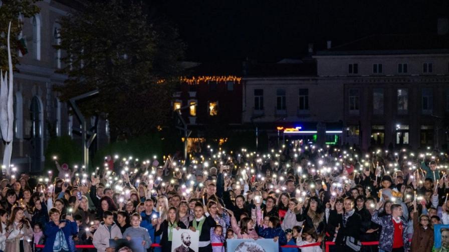 Факелното шествие във Враца за Деня на народните будители