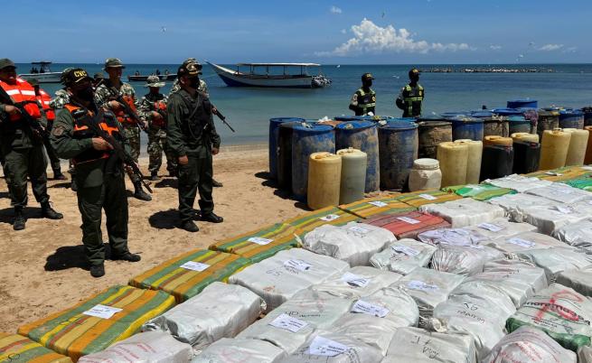 Пентагонът нанесе смъртоносен удар по наркотрафиканти в Карибско море