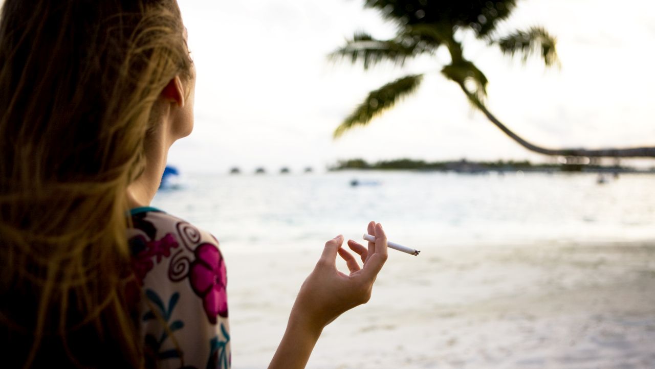 Малдивите забраниха пушенето за всички, родени след 2007 година