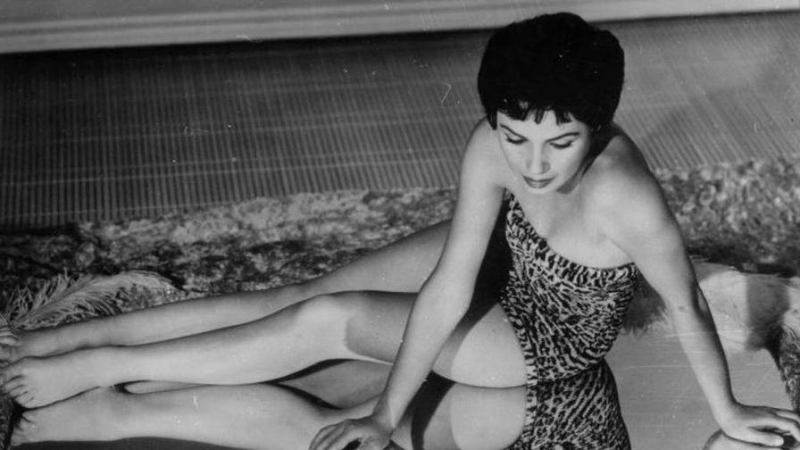 <p>Холивудската актриса убита от сина си след афера с крал</p>