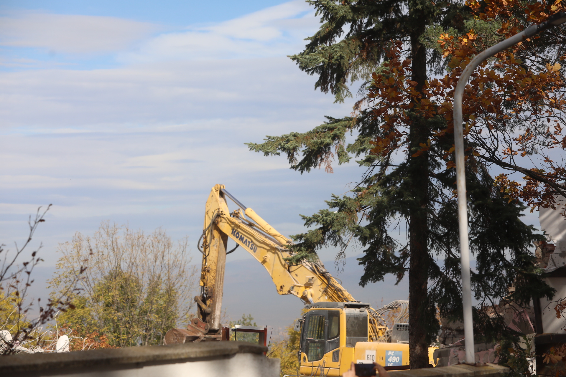 <p>Срутиха напълно бившата резиденция на Ахмед Доган в &quot;Бояна&quot;</p>