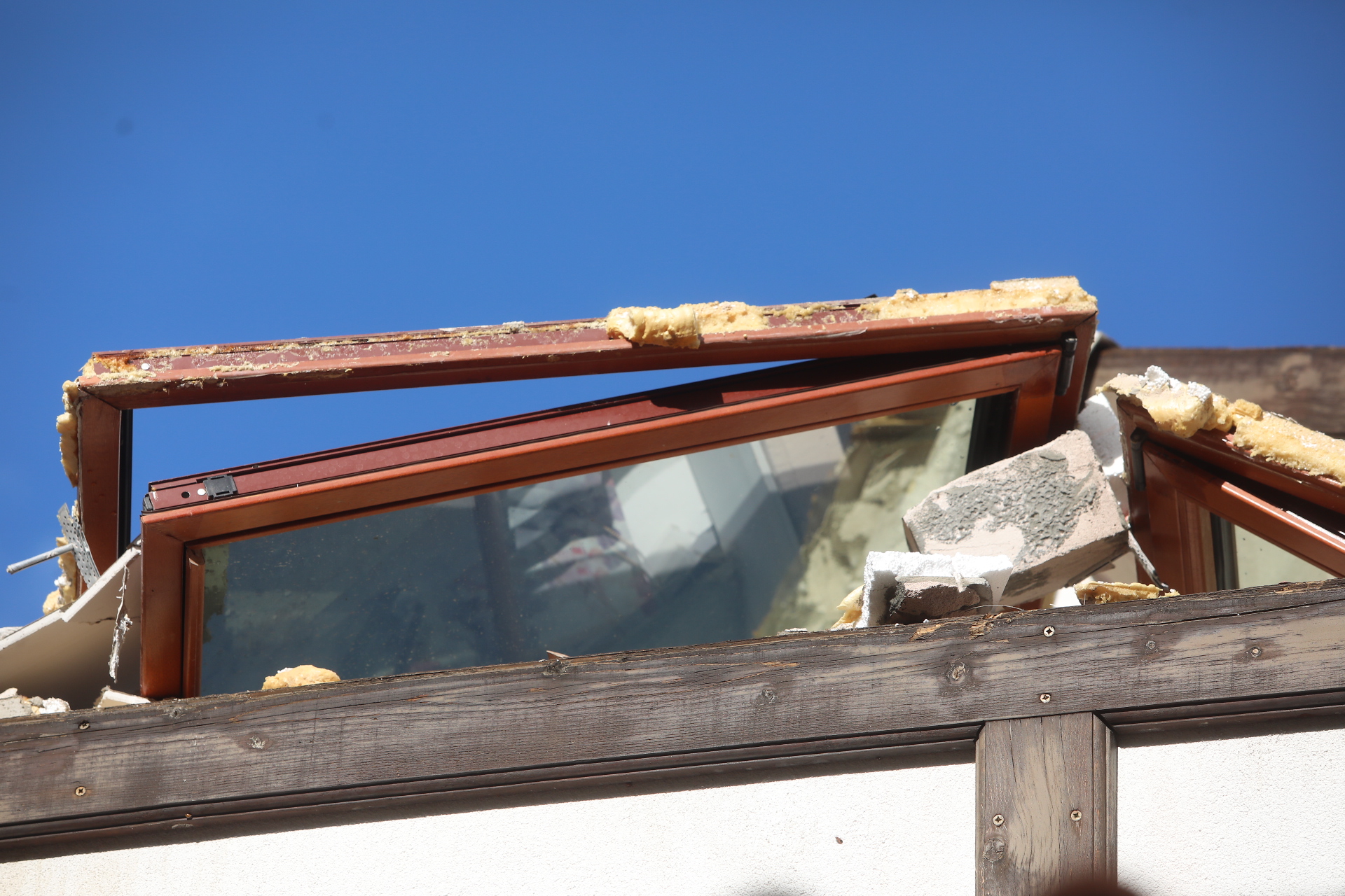 <p>Срутиха напълно бившата резиденция на Ахмед Доган в &quot;Бояна&quot;</p>