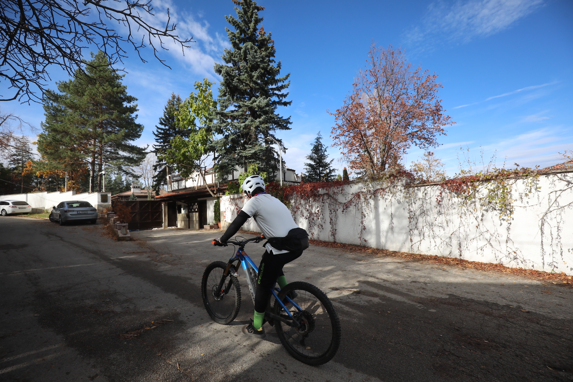 <p>Срутиха напълно бившата резиденция на Ахмед Доган в &quot;Бояна&quot;</p>