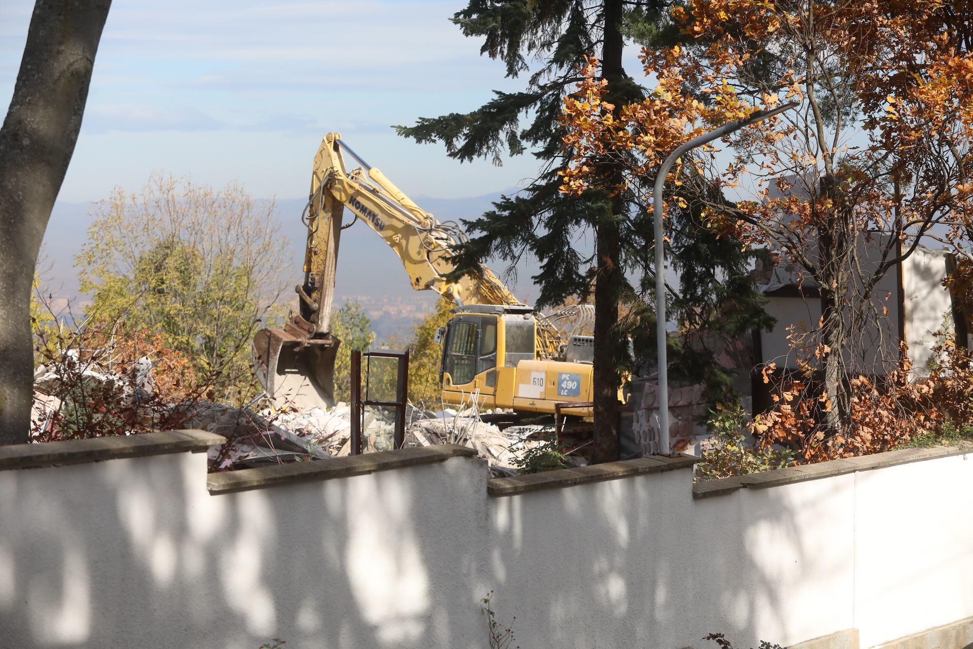<p>Срутиха напълно бившата резиденция на Ахмед Доган в &quot;Бояна&quot;</p>