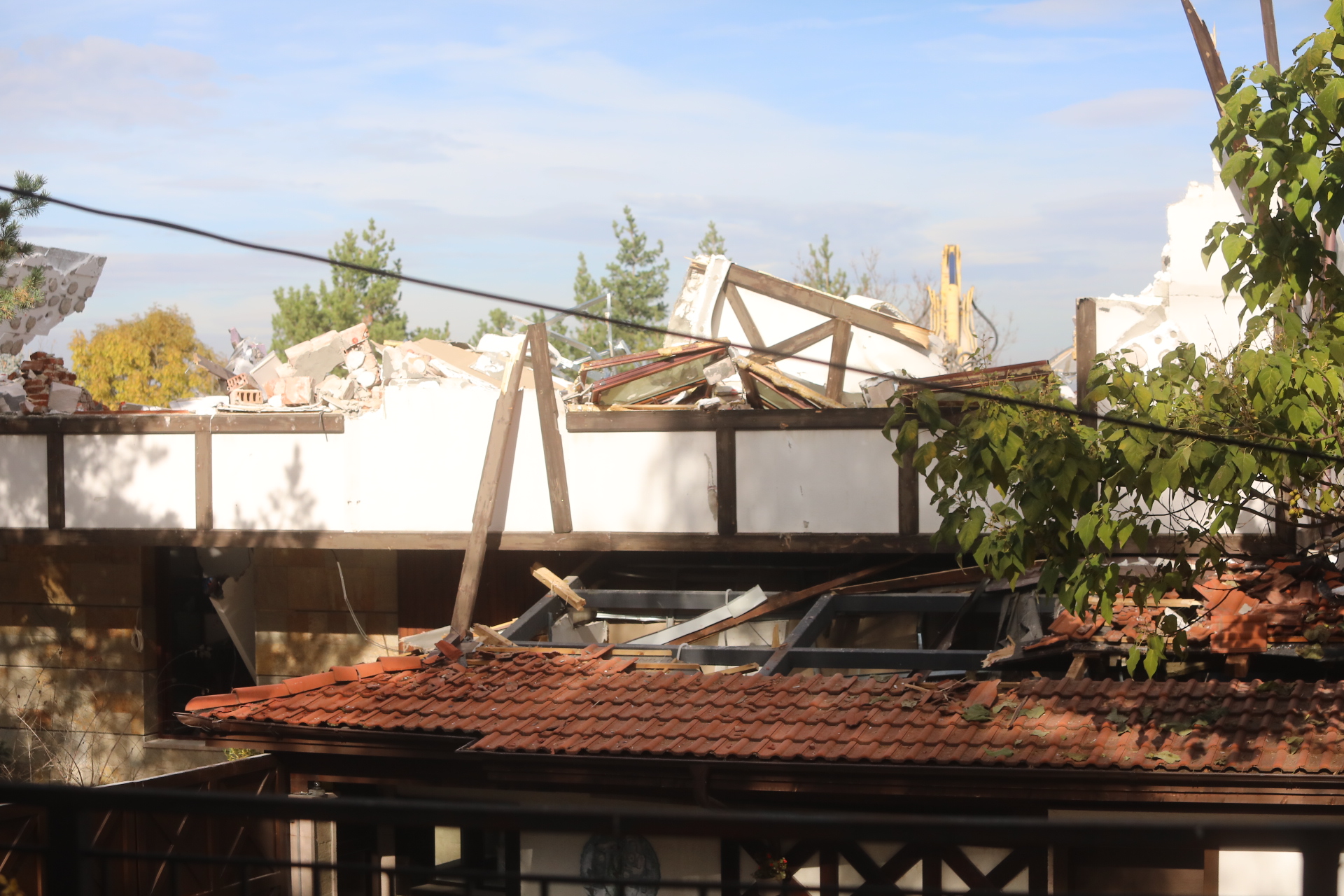 <p>Срутиха напълно бившата резиденция на Ахмед Доган в &quot;Бояна&quot;</p>