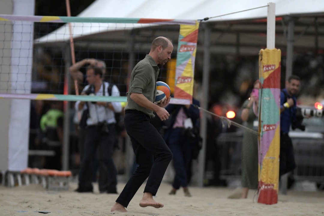 <p>Принц Уилям показа по-неформалната си страна и говори за нуждата от повече добри лидери в първия ден от официалната си визита в Бразилия. Херцогът на Кеймбридж е в страната за цяла седмица по повод годишните си награди Earthshot и конференцията на ООН за климата &ndash; COP30.&nbsp;</p>