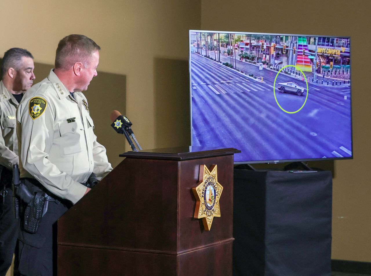 <p>Дим, пламъци и разрушения &ndash; първите кадри след взрива на Cybertruck пред хотел &bdquo;Тръмп&ldquo; в Лас Вегас, който разтърси града в първите часове на новата година</p>