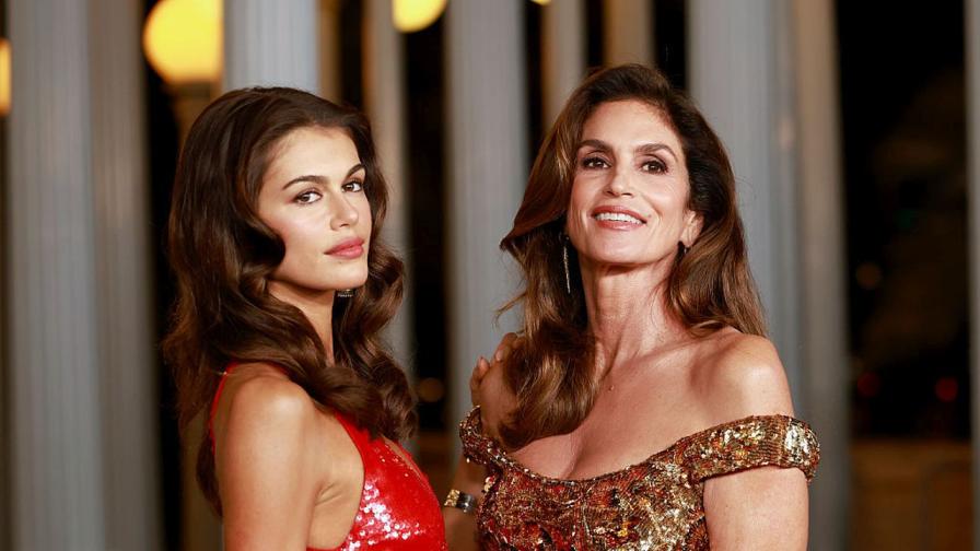 Майка и дъщеря в синхрон: Синди Крофорд и Кая Гербер впечатлиха на гала вечерта на LACMA