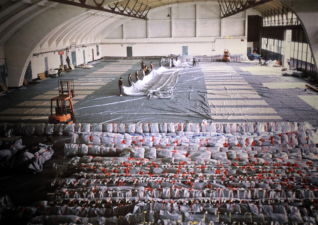 <p>Кристо и Жан-Клод Опакованият Райхстаг</p>