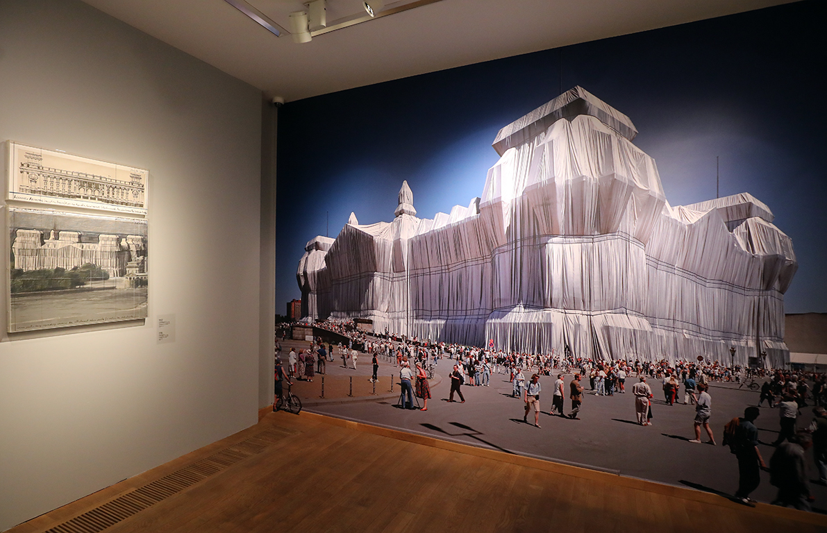 <p>Кристо и Жан-Клод Опакованият Райхстаг</p>