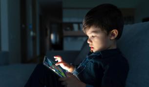 Токов удар от таблет почти уби 9-годишно дете