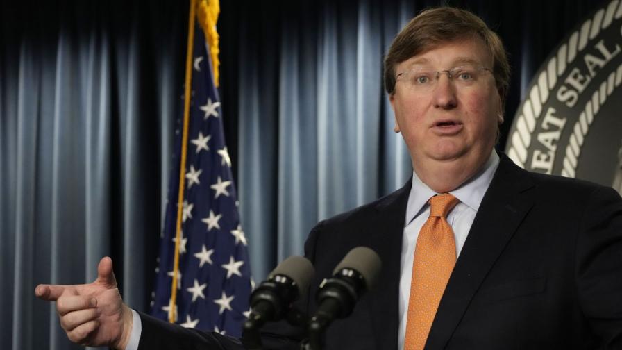 Губернаторът на Мисисипи Тейт Рийвс