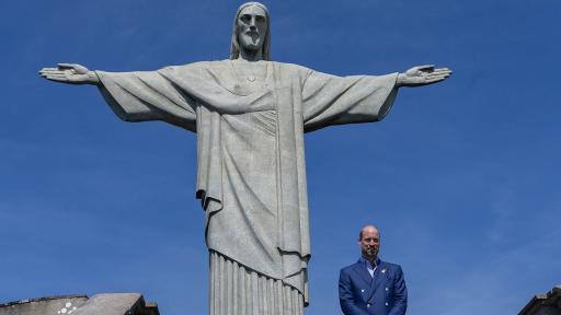 Принц Уилям през статуята на Христос Спасителя в Бразилия