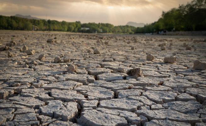 Суша, наводнения и бури - екологичната криза, пред която е изправен Иран