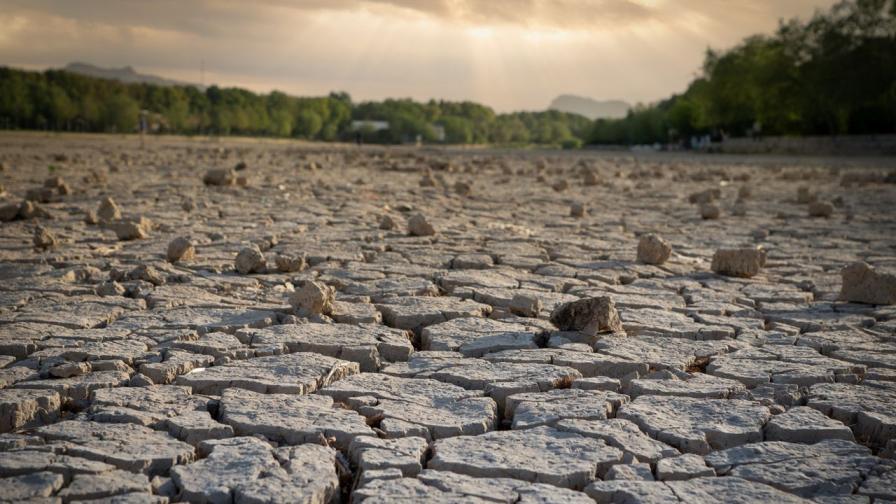 Суша, наводнения и бури - екологичната криза, пред която е изправен Иран