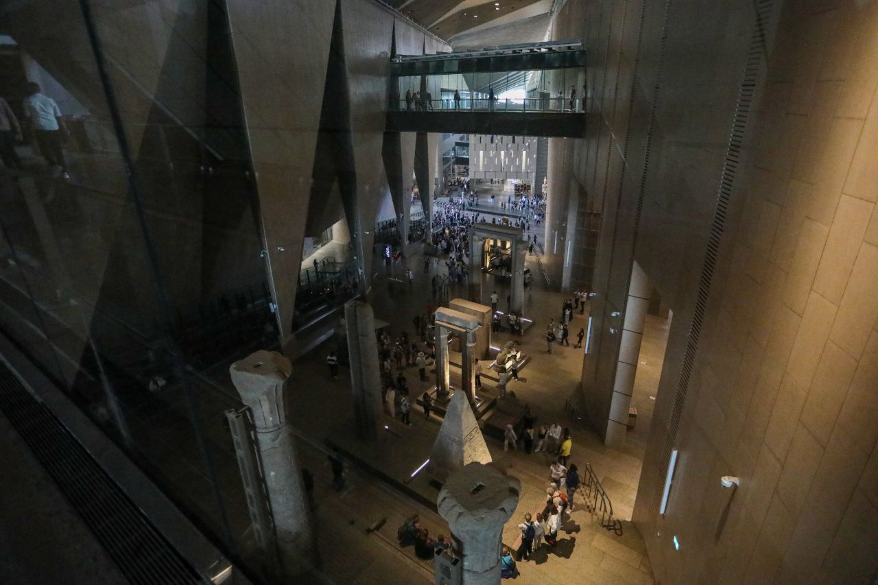 <p>Поглед към гигантския музей до пирамидите в Гиза.</p>