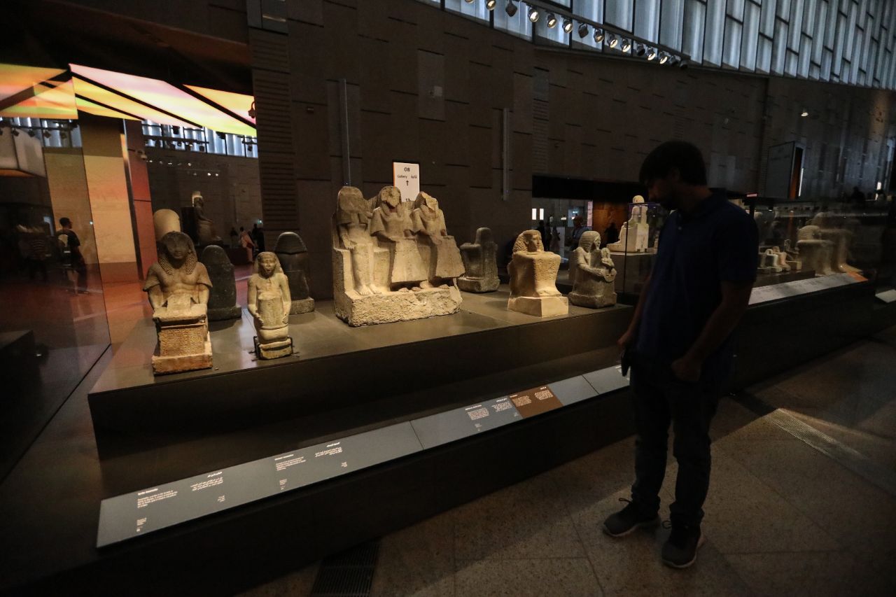 <p>Поглед към гигантския музей до пирамидите в Гиза.</p>