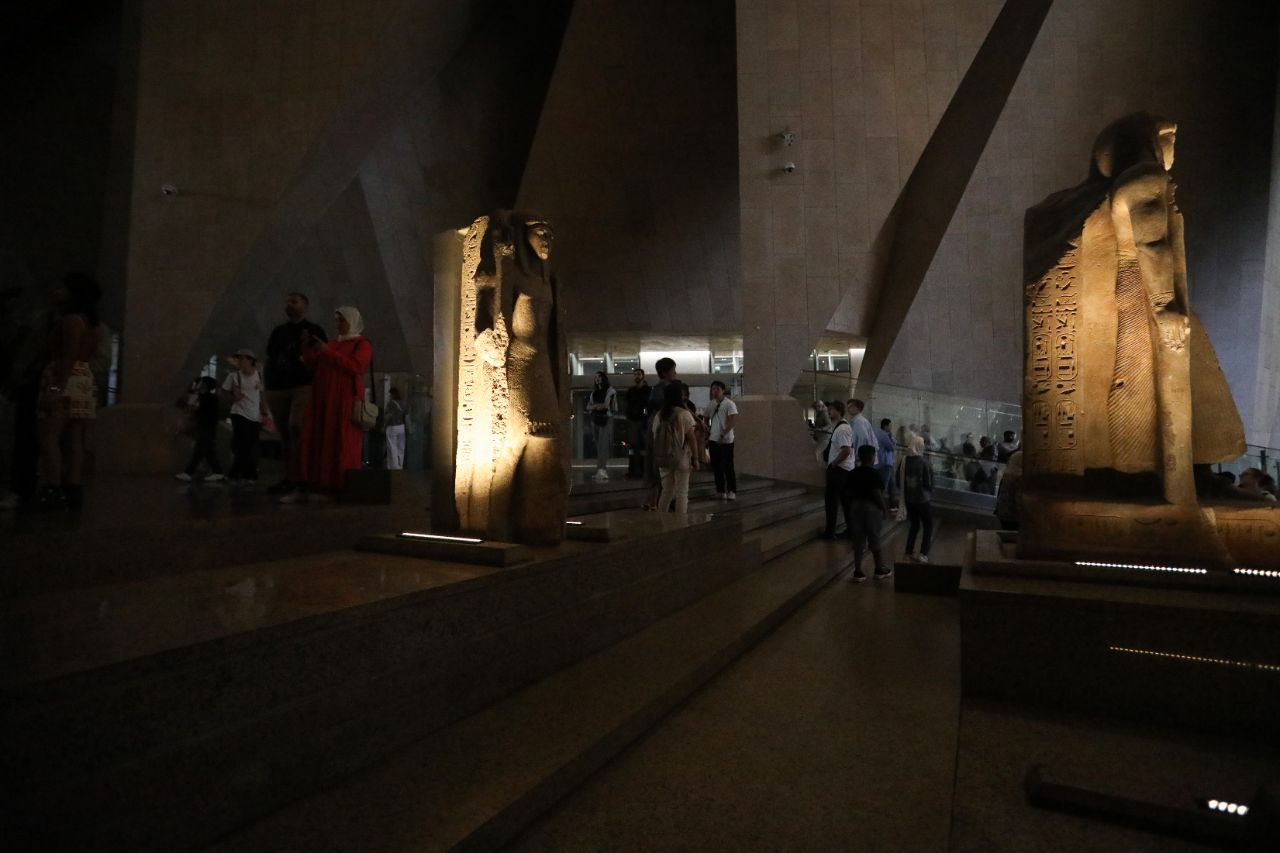 <p>Поглед към гигантския музей до пирамидите в Гиза.</p>