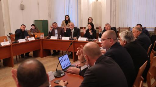 Комисията по вътрешна сигурност в НС одобри забрана за лични коли в НСО