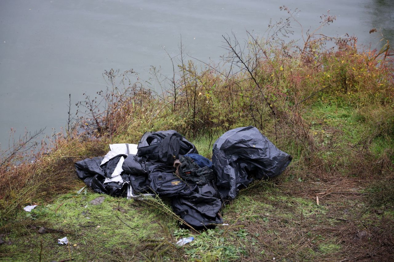 <p>Кола с мигранти падна в езерото Вая край Бургас, има жертви</p>