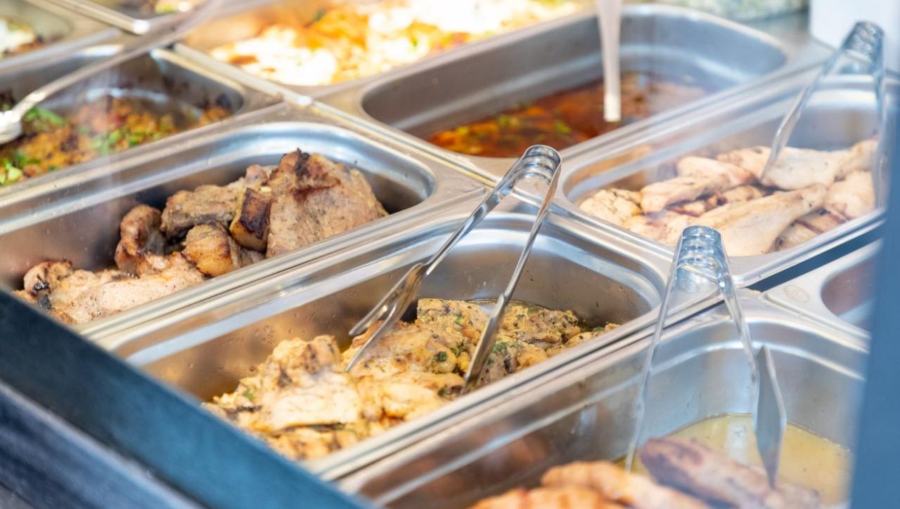 Вдигат двойно парите за безплатна храна на работниците