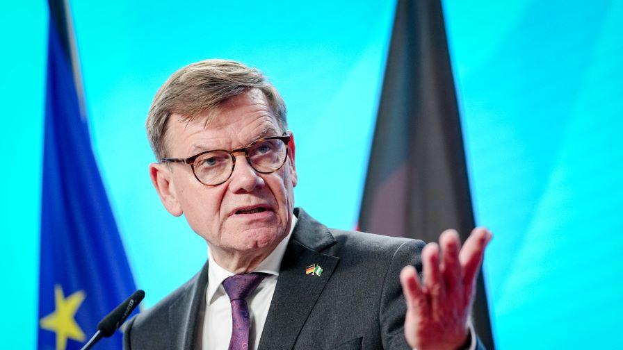 Самолетна повреда обърка пътуване на германския външен министър до Колумбия