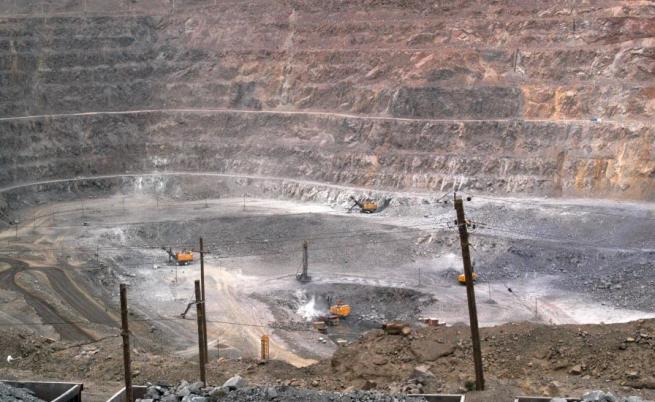 Китай временно спира забраната за износ на редки метали към САЩ