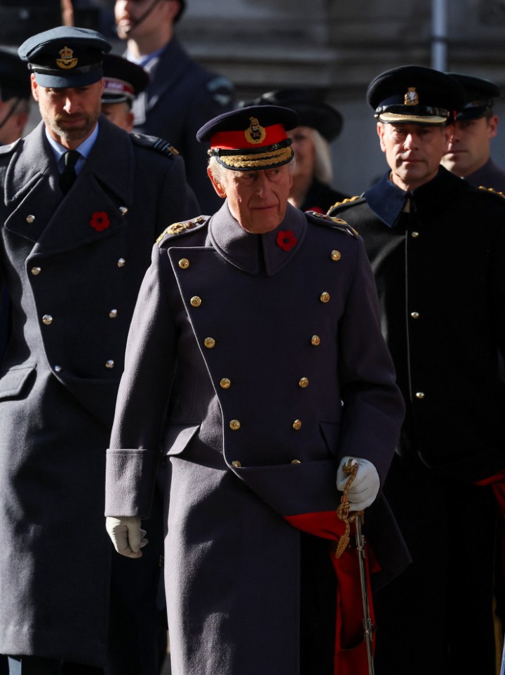 <p>Хиляди военослужещи, ветерани и редови граждани се събраха днес в столицата на Великобритания - Лондон, където британският крал Чарлз Трети оглави годишната Национална церемония в памет на загиналите във войните.</p>