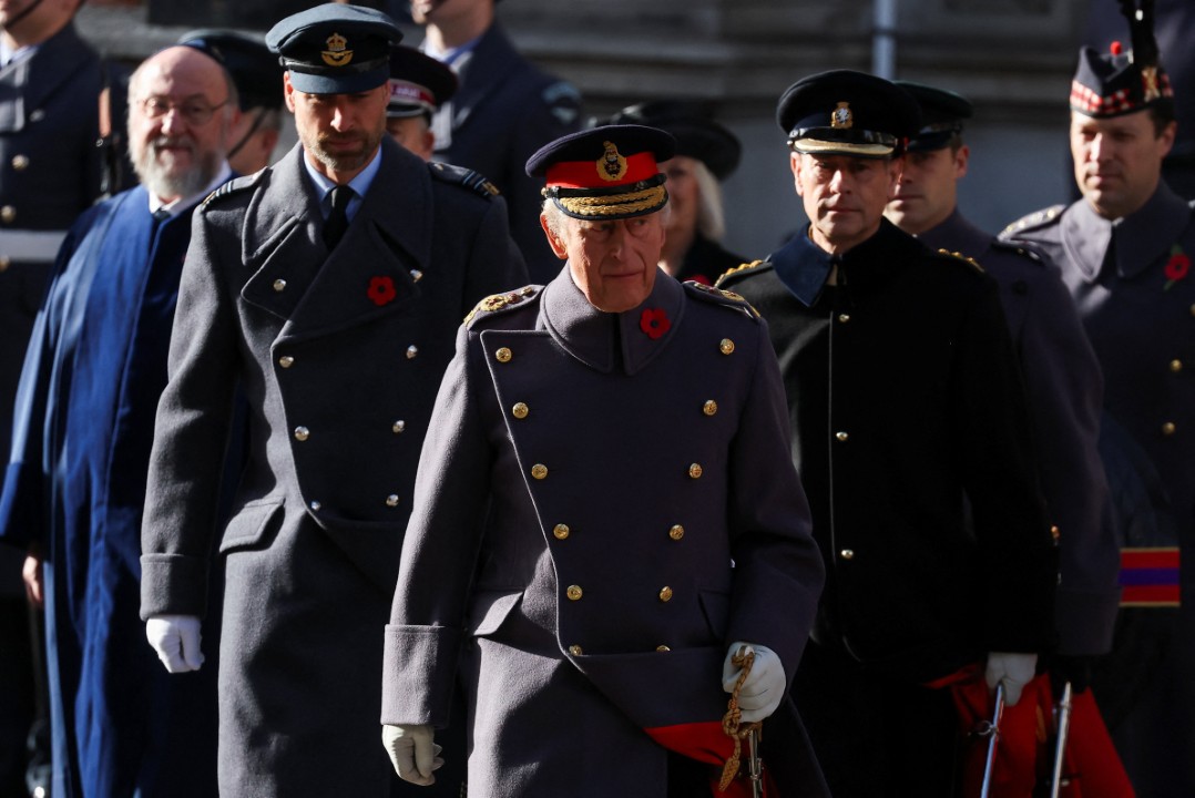 <p>Хиляди военослужещи, ветерани и редови граждани се събраха днес в столицата на Великобритания - Лондон, където британският крал Чарлз Трети оглави годишната Национална церемония в памет на загиналите във войните.</p>