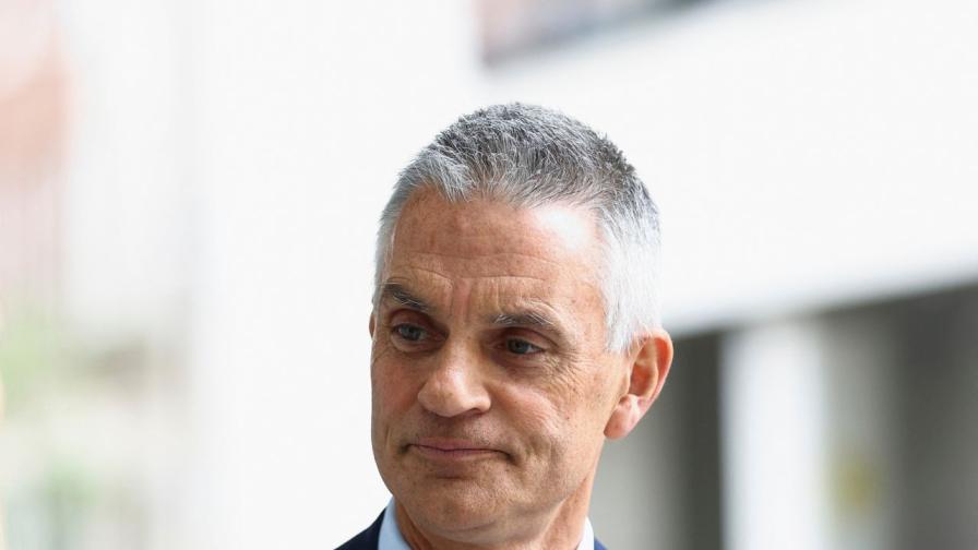 Защо генералният директор на ВВС Тим Дейви подаде оставка